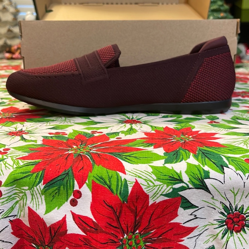 BNIB Burgundy Cloudsteppers by Clarks Size US 11W